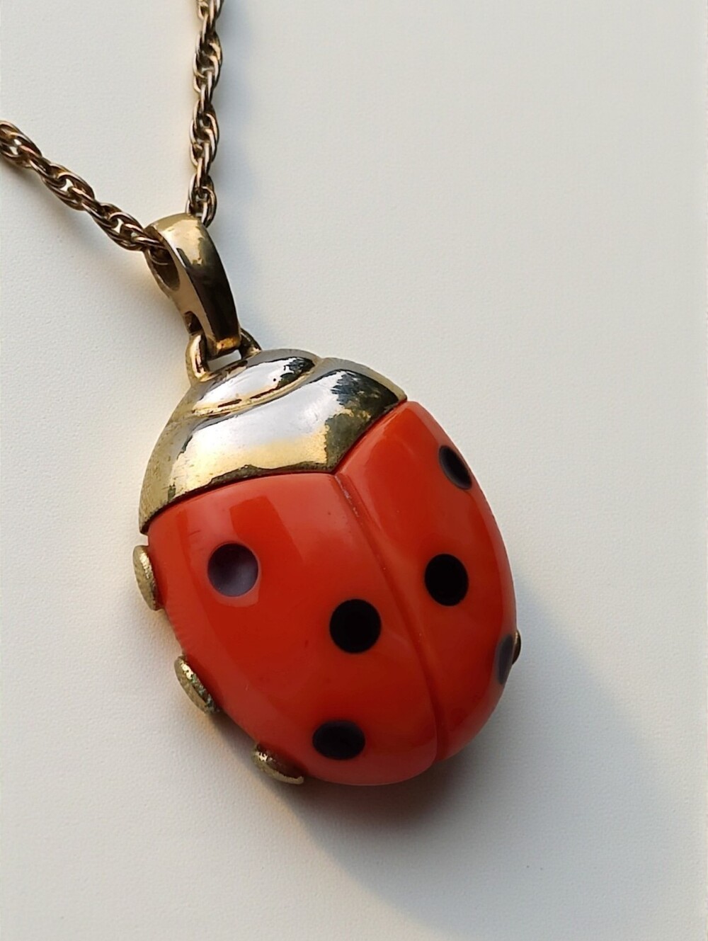 🐞 Vintage Crown Trifari Lucite Ladybug Pendant Necklace